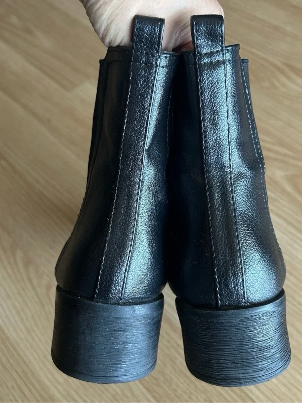 Reaction Kenneth Cole good used